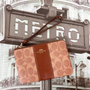 Coach CW854 Corner Zip Wristlet In Signature Canvas With Stripe  Signature coate